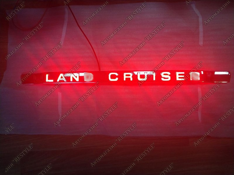 Накладка молдинг двери багажника задняя Land Cruiser 2015-2021 200