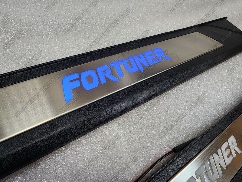 Накладки на пороги Fortuner 2016-2023