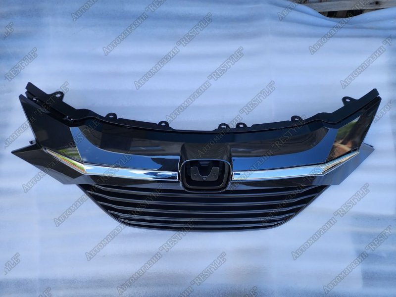 Решетка радиатора передняя Vezel 2013-2018 RU