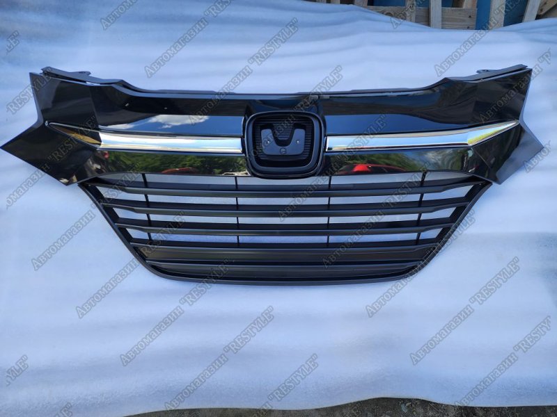 Решетка радиатора передняя Honda Vezel 2013-2018 RU 987qwr95 новая