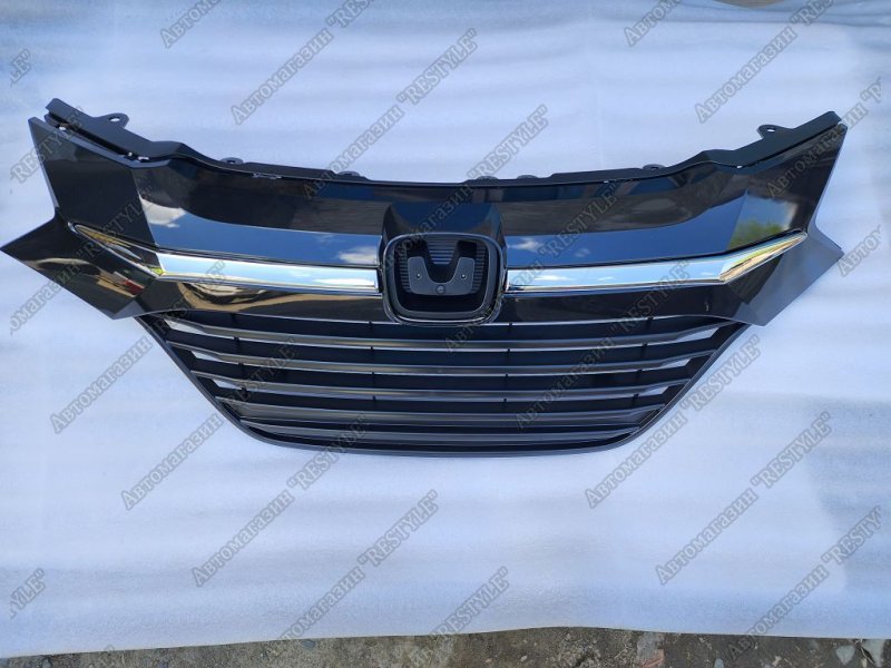 Решетка радиатора передняя Vezel 2013-2018 RU