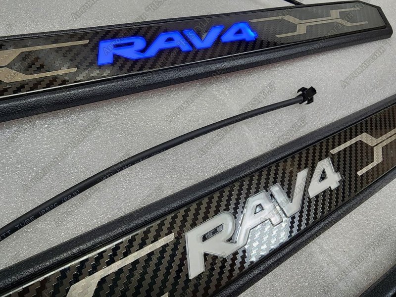 Накладки на пороги передние RAV4 2018-2022 AXAA54