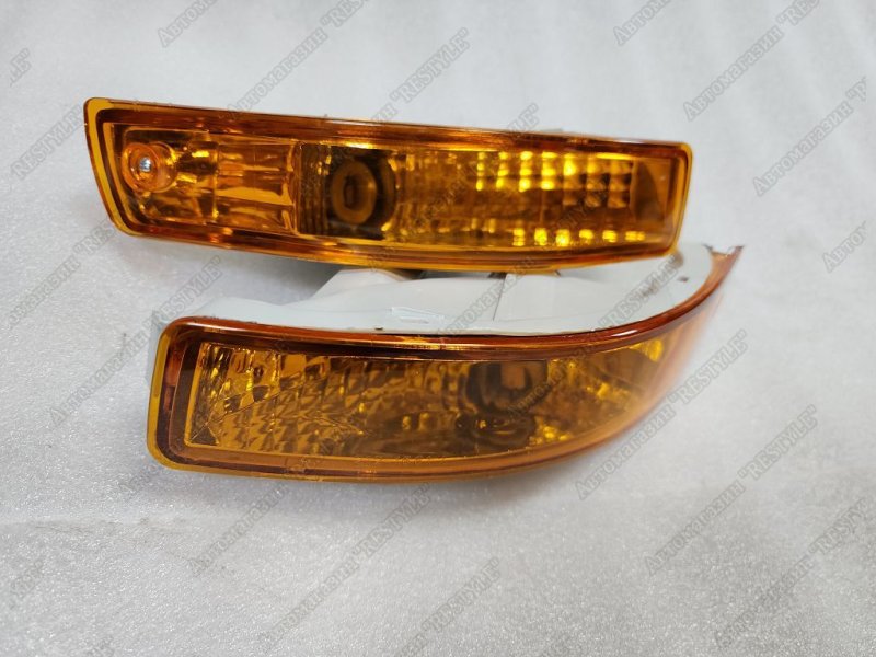 Поворотники в бампер передние Toyota Corolla 1993-1997 100 TYJ-01-0216 новая