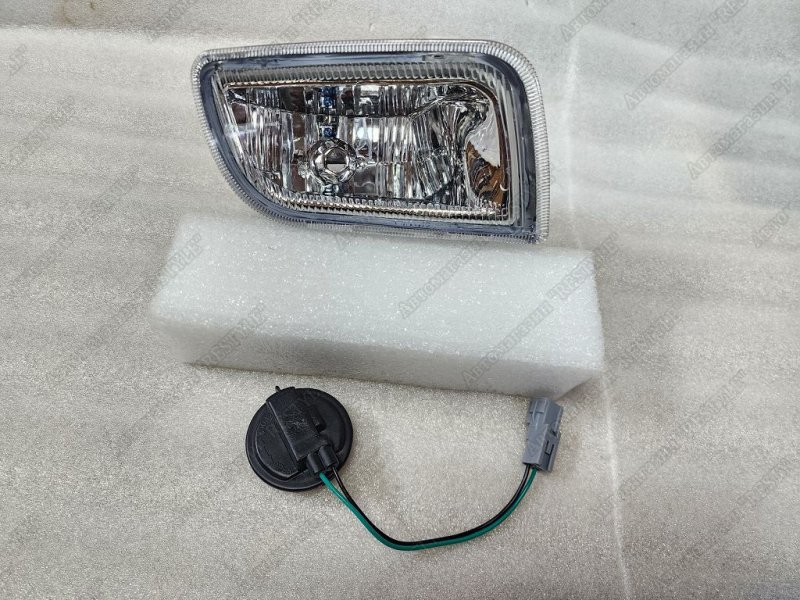 Туманка передняя правая Toyota corona premio 1997-2001 210 TYJ-01-0424 новая