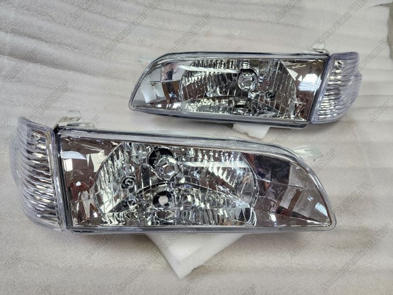 Фары передние toyota Sprinter 1997-2000 110 TYJ-01-0586 новая