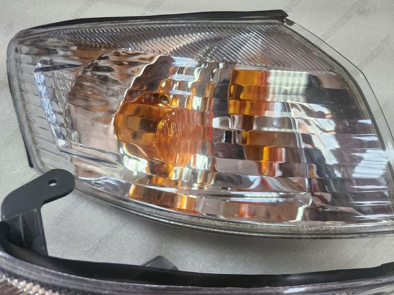 Поворотники габариты передние Toyota Mark II Wagon Qualis 1997-2002