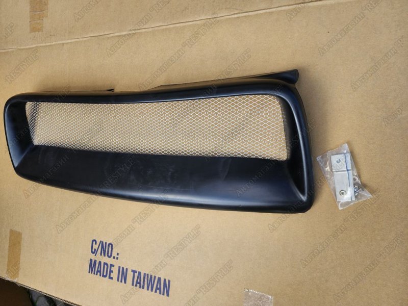 Решетка радиатора передняя forester 2002-2004 SG