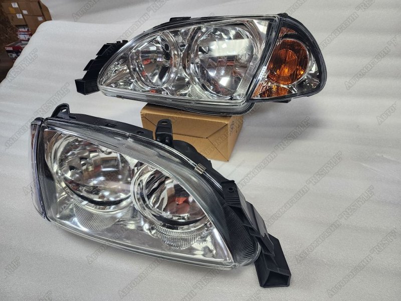 Фары передние avensis 2000-2003 220 Фары передние avensis 2000-2003 220
