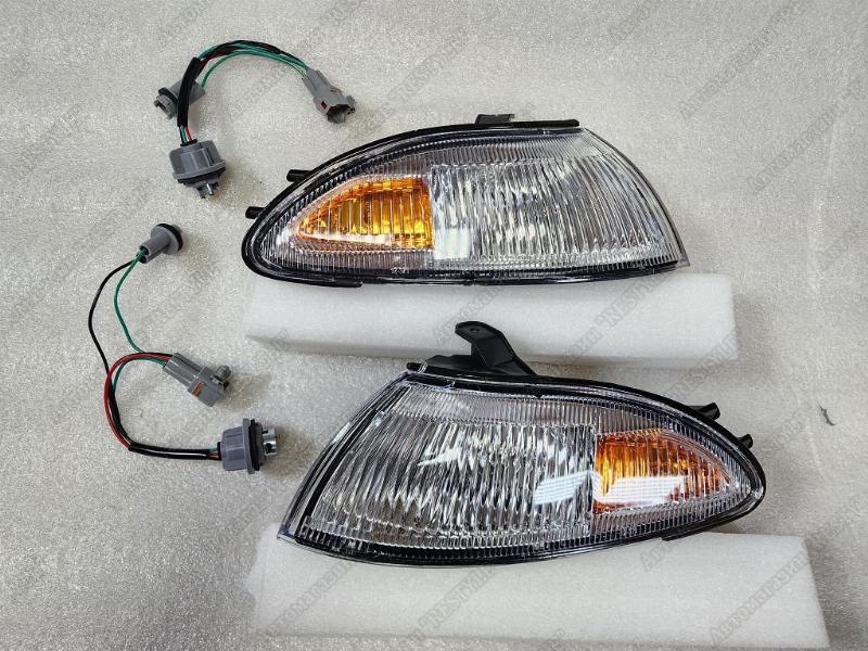 Поворотники габариты передние Toyota Sprinter Marino 1992-1998 TYJ-01-0329 новая