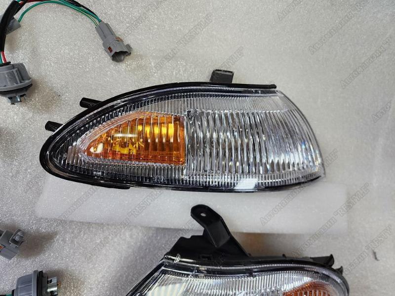 Поворотники габариты передние Toyota Sprinter Marino