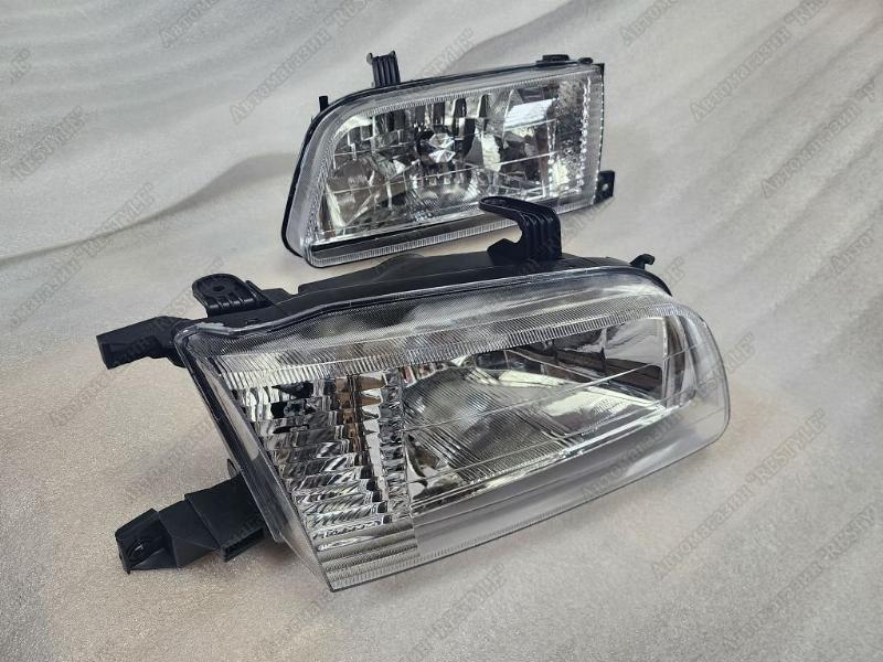 Фары передние NISSAN Sunny B15