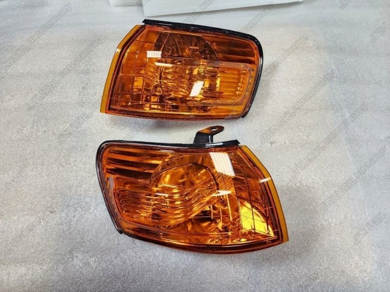 Поворотники габариты передние TOYOTA corolla 1995-2000 110 TYJ-01-0279 новая