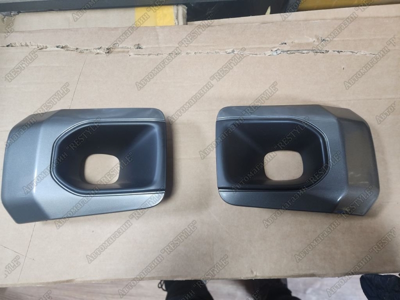 Накладки на туманки передние Toyota Hilux 2020-2024 9685488 новая