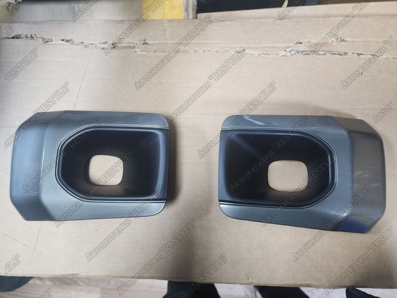 Накладки на туманки передние Hilux 2020-2024