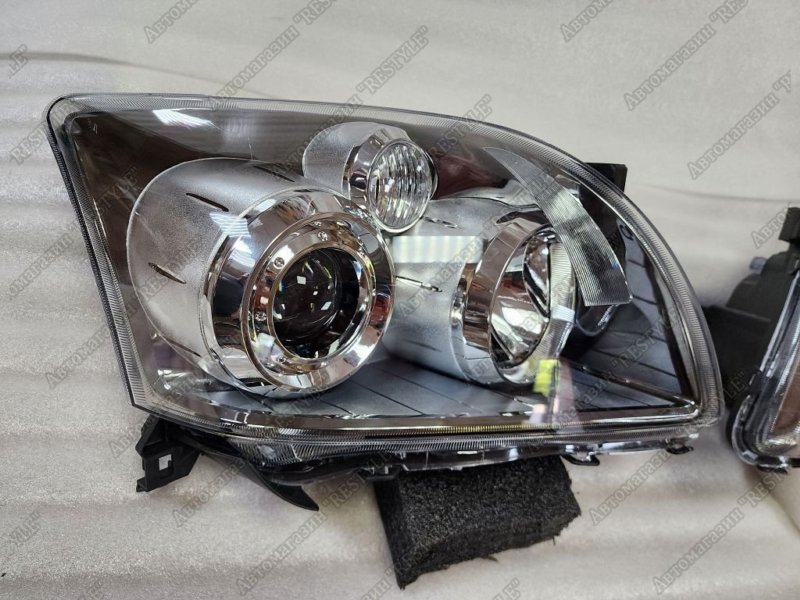Фары передние Avensis 2006-2008 250 Фары передние Avensis 2006-2008 250