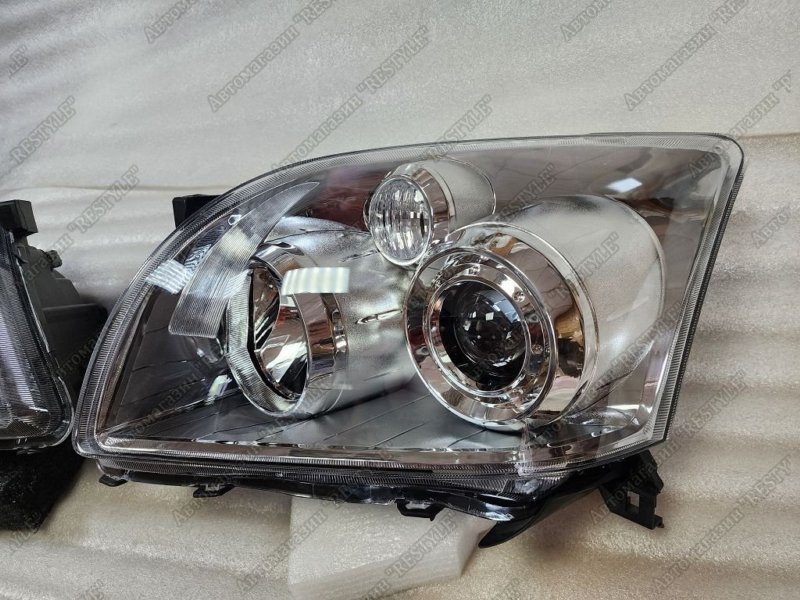 Фары передние Avensis 2006-2008 250 Фары передние Avensis 2006-2008 250
