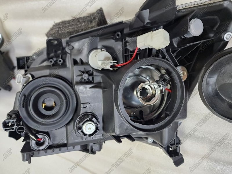 Фары передние Avensis 2006-2008 250 Фары передние Avensis 2006-2008 250