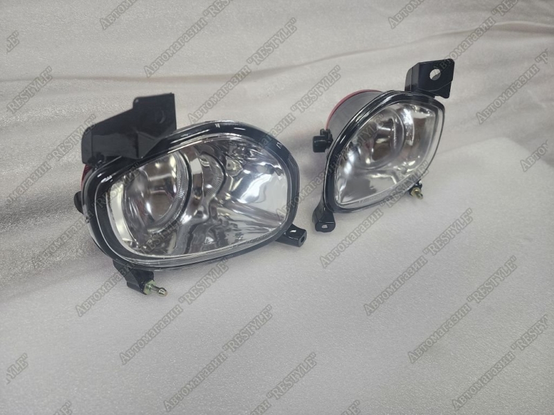 Туманки передние avensis 2003-2006 250