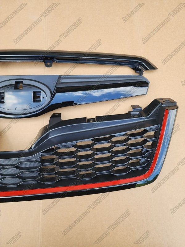 Решетка радиатора передняя Subaru Forester SJ5