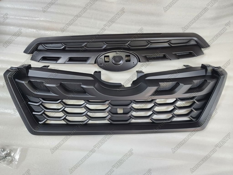 Решетка радиатора передняя Subaru Forester SK