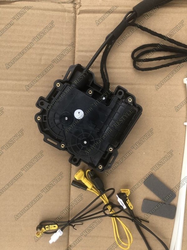 Доводчик двери левый Toyota land cruiser 200