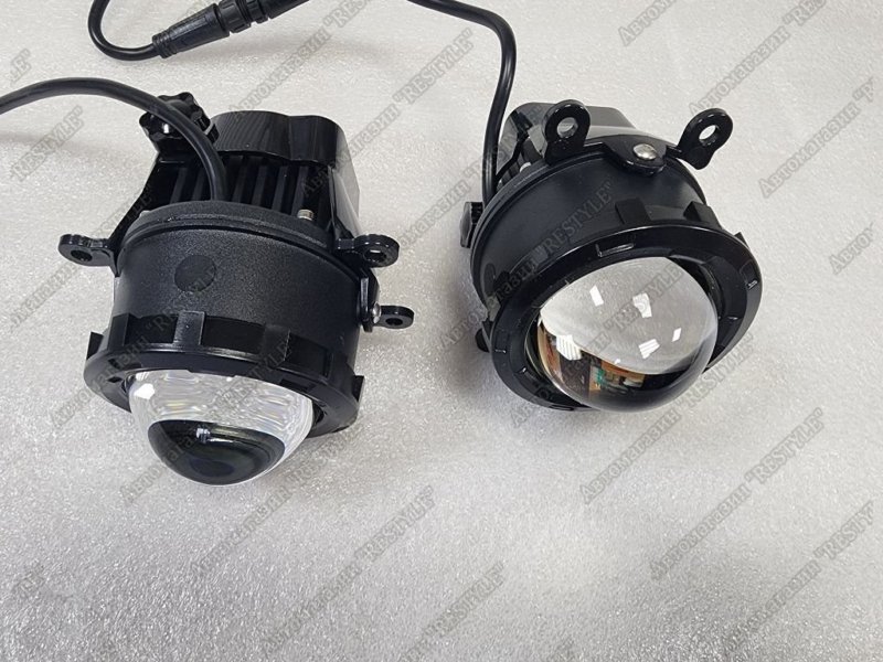 Туманки передние Mitsubishi 98Q95299-1 новая
