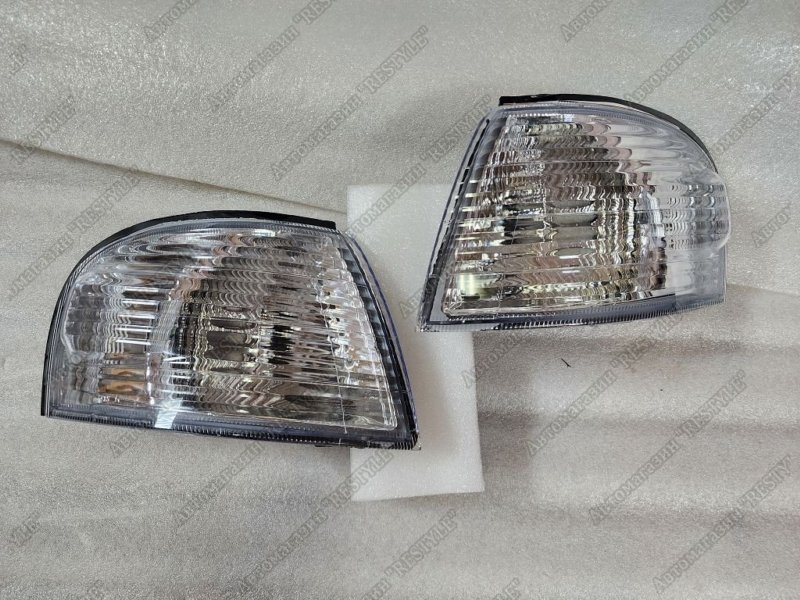 Поворотник габарит передний nissan Sunny 56f126f26 новая
