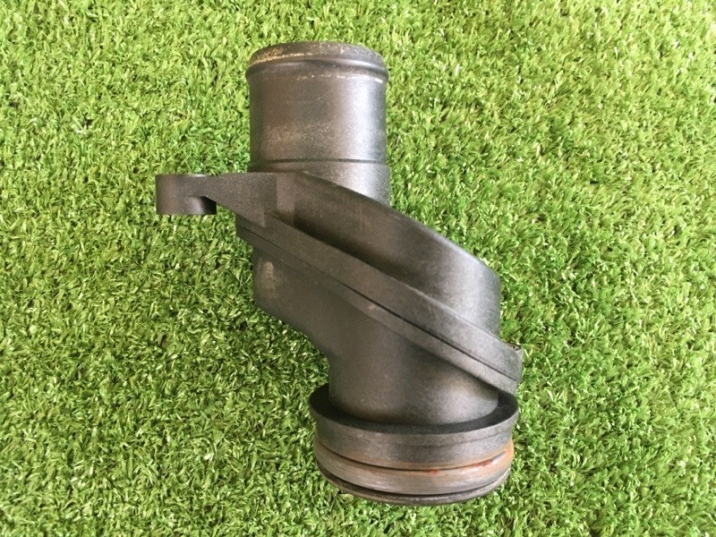 Запчасть патрубок системы охлаждения Land Rover Discovery 2007 L319 276DT 1316063 Б/У Патрубок системы охлаждения Land Rover Discovery 2007 L319 276DT 1316063 Б/У