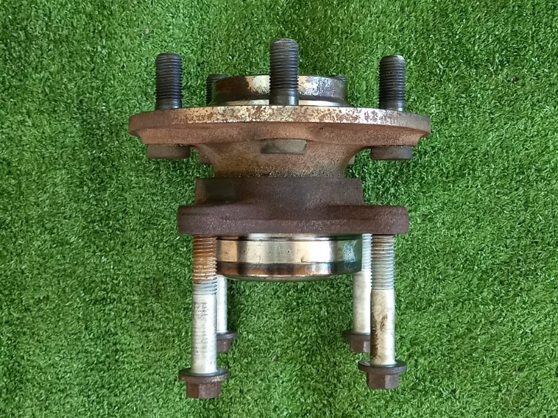 Ступица передняя правая Land Rover Discovery L319 448PN