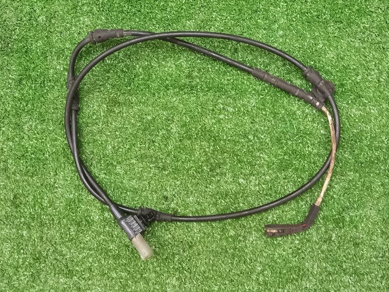 Запчасть датчик износа тормозных колодок задний правый Land Rover Discovery 2006 L319 448PN SOE000025 контрактная Датчик износа тормозных колодок задний правый Land Rover Discovery 2006 L319 448PN SOE000025 контрактная