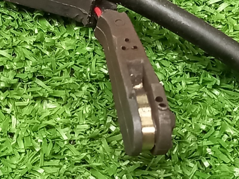 Датчик износа тормозных колодок задний правый Discovery 2006 L319 448PN Датчик износа тормозных колодок задний правый Discovery 2006 L319 448PN