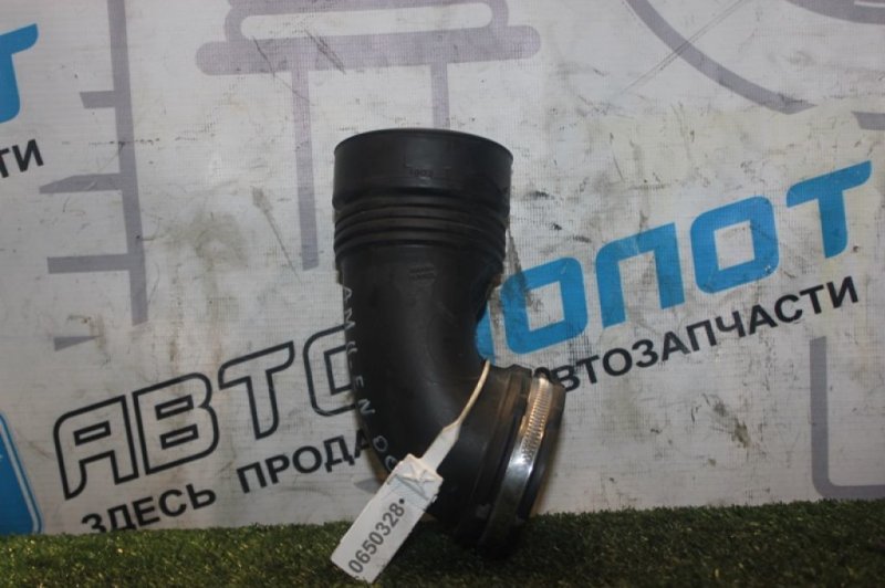 Патрубок воздушного фильтра Peugeot  2008  5F01