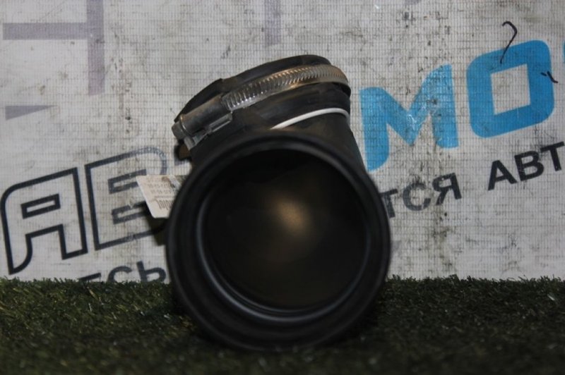 Патрубок воздушного фильтра 2008  5F01