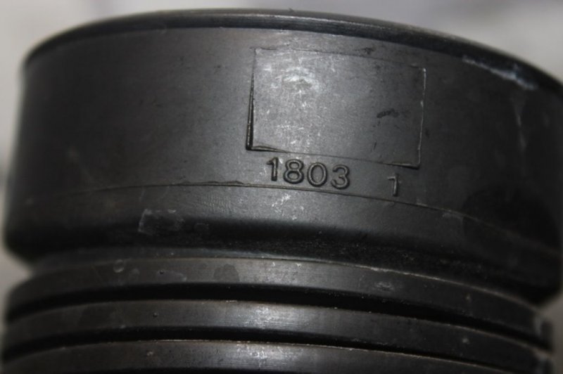 Патрубок воздушного фильтра 2008  5F01