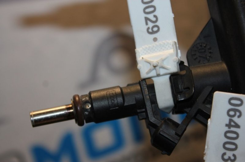 Форсунка топливная 2008  R56 EP6