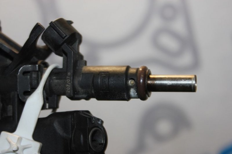 Форсунка топливная 2008  R56 EP6