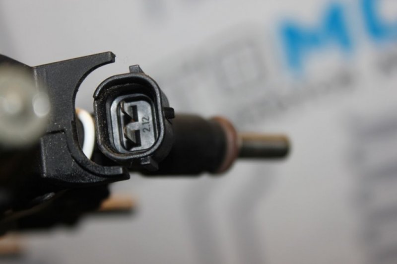 Форсунка топливная Peugeot  2008  R56 EP6