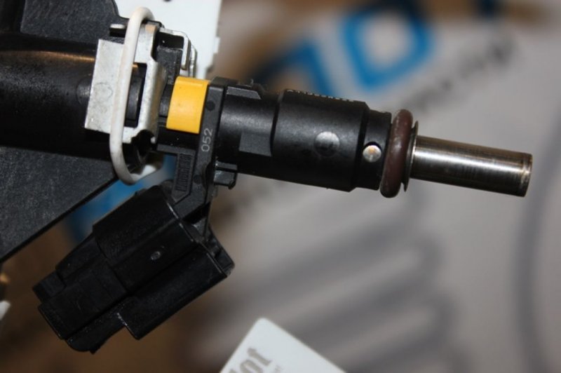 Форсунка топливная 2008  R56 EP6