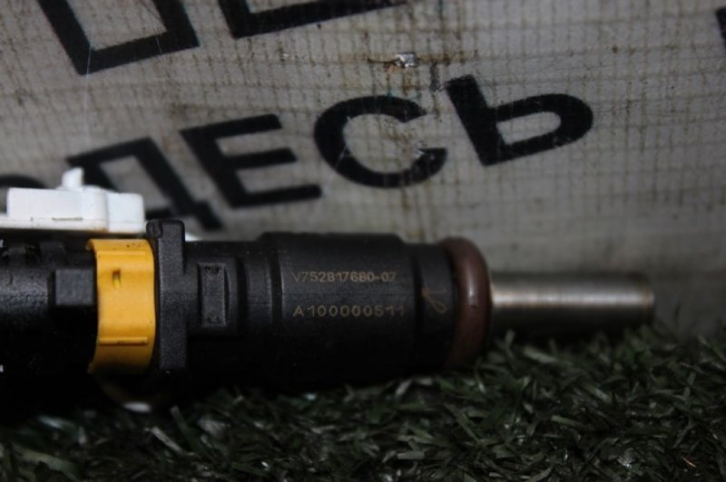 Запчасть форсунка топливная Peugeot 2008 R56 EP6 V752817680 контрактная Форсунка топливная Peugeot 2008 R56 EP6 V752817680 контрактная