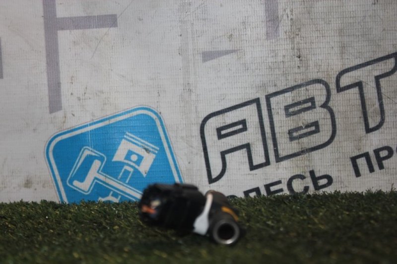 Форсунка топливная Peugeot  2008  R56 EP6