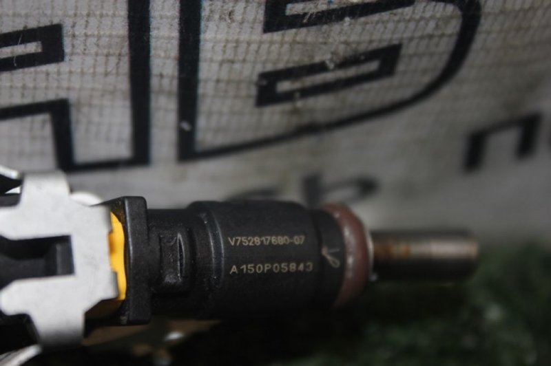 Форсунка топливная 2008  R56 EP6