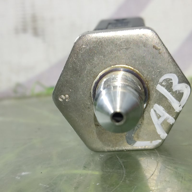 Датчик давления топлива A3 2 A4 4 A5 1 TT Altea Leon Toledo Eos Golf Passat Scirocco Tiguan 8K2 8K5 B8 8TA CDH AXX BPY BWA CAWB CBFA CCZA CCTA CDAA CJEB CABD CDHB CABB CCUA