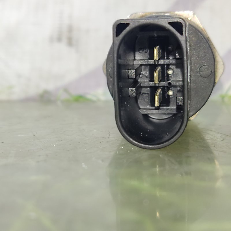 Датчик давления топлива A3 2 A4 4 A5 1 TT Altea Leon Toledo Eos Golf Passat Scirocco Tiguan 8K2 8K5 B8 8TA CDH AXX BPY BWA CAWB CBFA CCZA CCTA CDAA CJEB CABD CDHB CABB CCUA