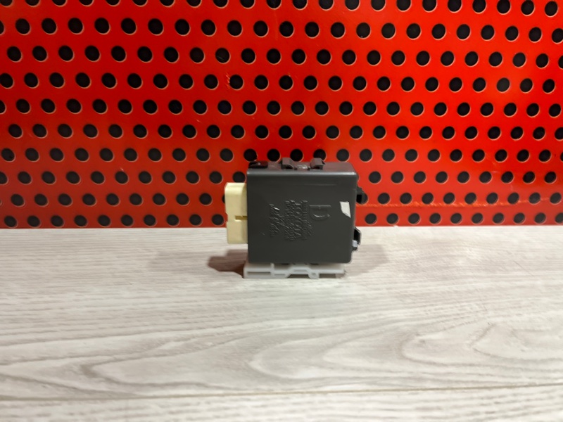 Блок управления центральным замком Lexus NX 300h 2021 Z10 X2ARY32T 85970-42010 контрактная