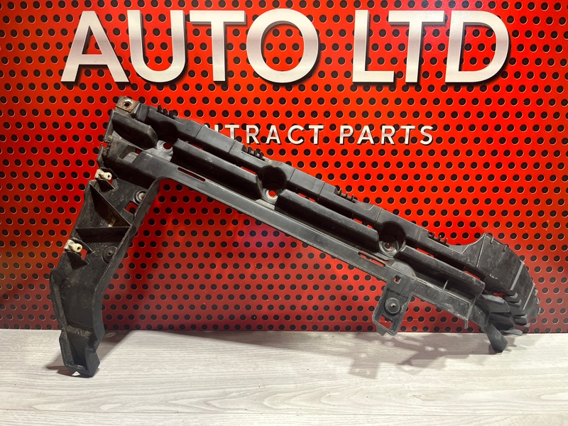 Кронштейн бампера задний Range Rover Sport 2 2016 L494 Кронштейн бампера задний Range Rover Sport 2 2016 L494