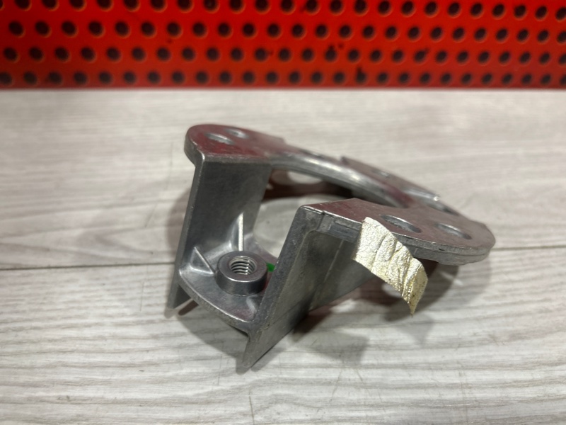 Кронштейн передний GLE 2017 W166 276