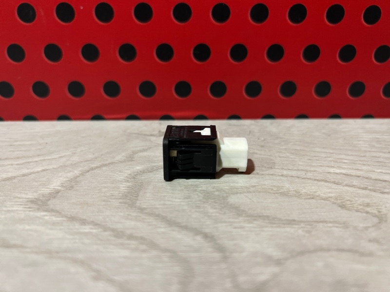 Разъем AUX / USB X3 2018 G01 B47D20B