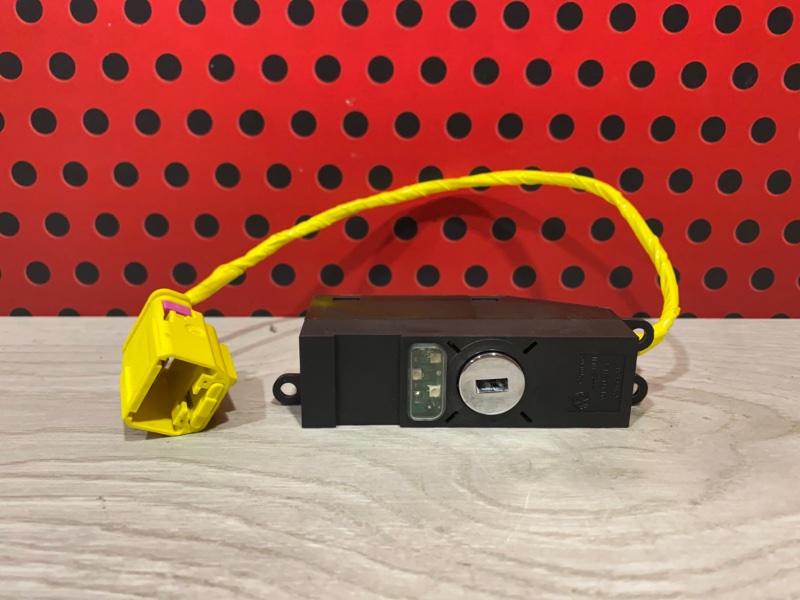 Кнопка (выключатель) Continental Flying Spur 2011 W12 6.0 Кнопка (выключатель) Continental Flying Spur 2011 W12 6.0