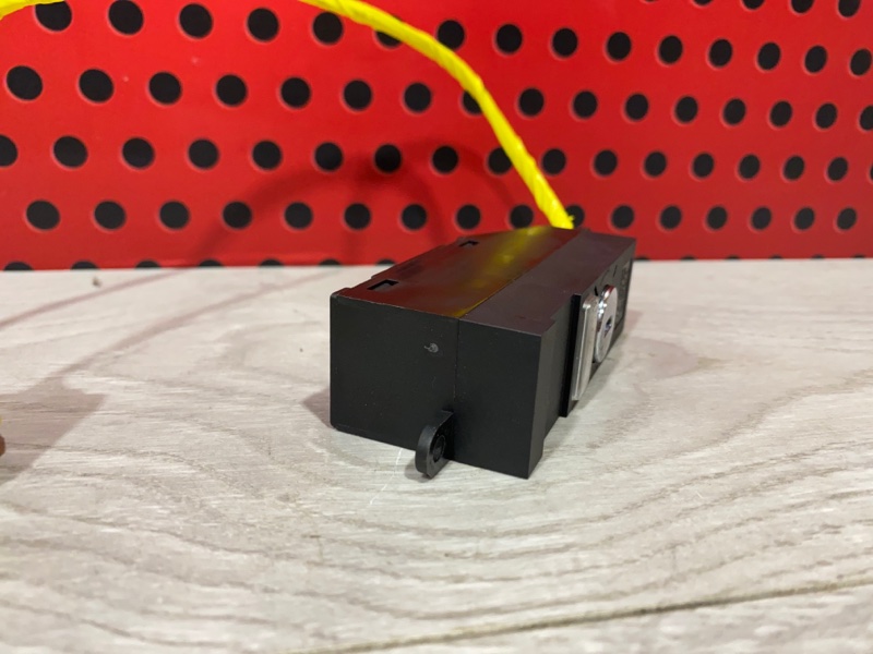 Кнопка (выключатель) Continental Flying Spur 2011 W12 6.0 Кнопка (выключатель) Continental Flying Spur 2011 W12 6.0