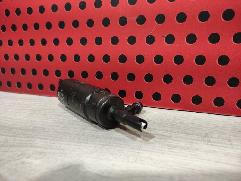 Насос (моторчик) омывателя фар Cayenne 2014 958 CVV Насос (моторчик) омывателя фар Cayenne 2014 958 CVV